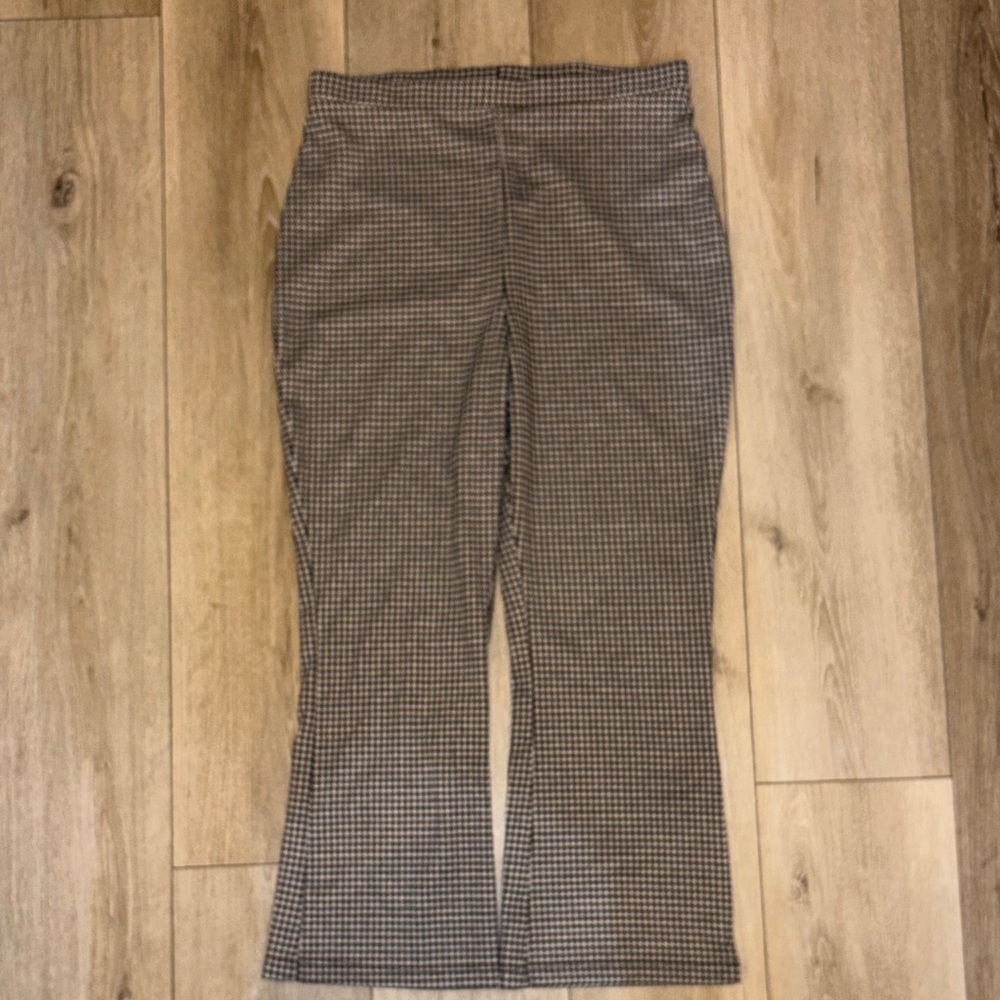 Wild Fable Black and White Houndstooth Capris